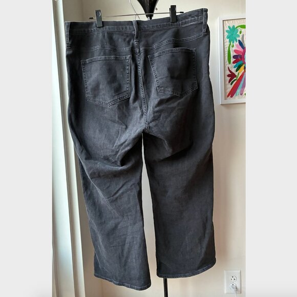 J. Crew Black High-Rise Cropped Kickout Jean in 1996 Semi-Stretch - Size 34 - Picture 5 of 5